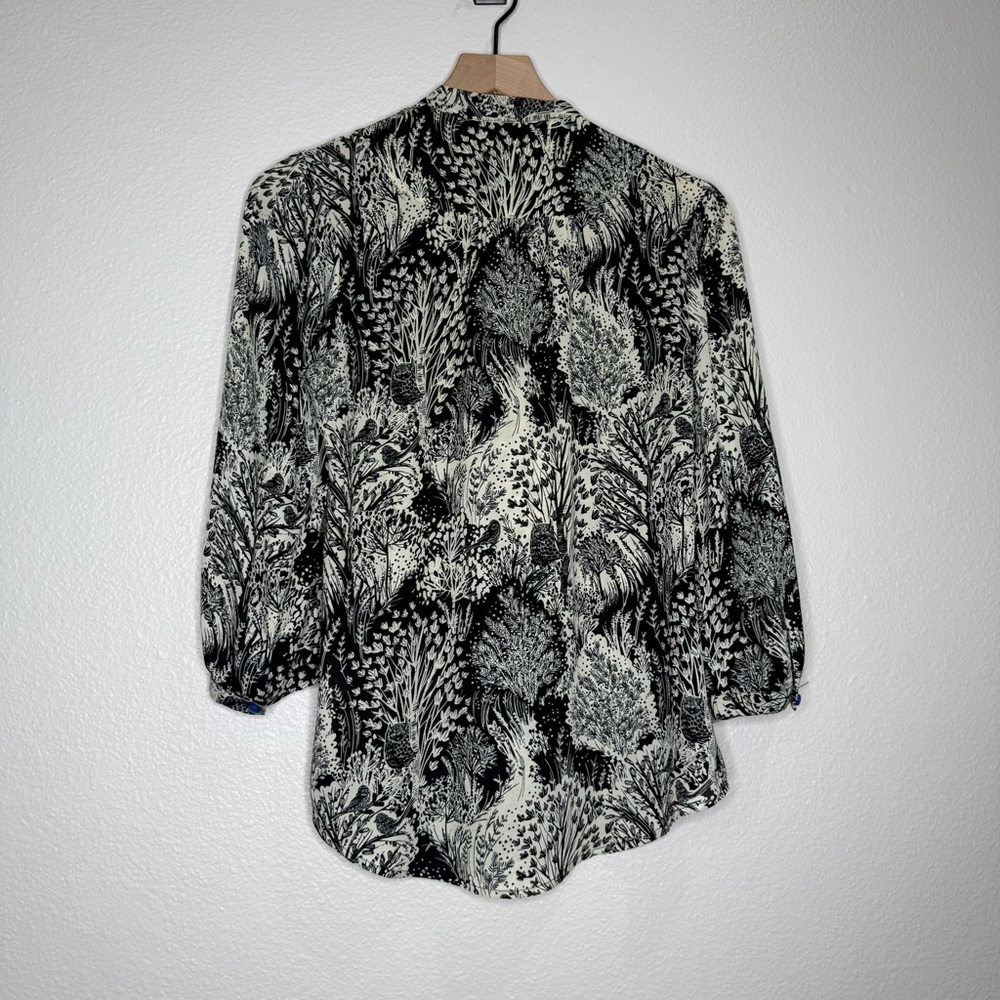HD in Paris Anthropologie Picea Ruffle Blouse Top in Floral Animal Print, size 4 - Picture 3 of 6